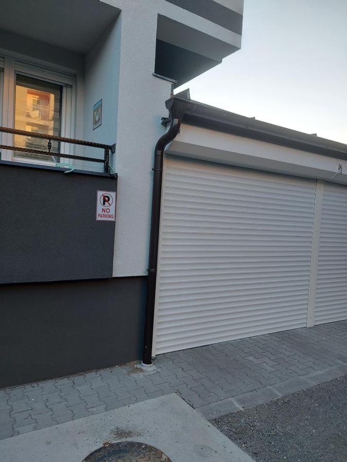 # Espresso 2 Apartman Sa Garazom Sremska Mitrovica Eksteriør billede